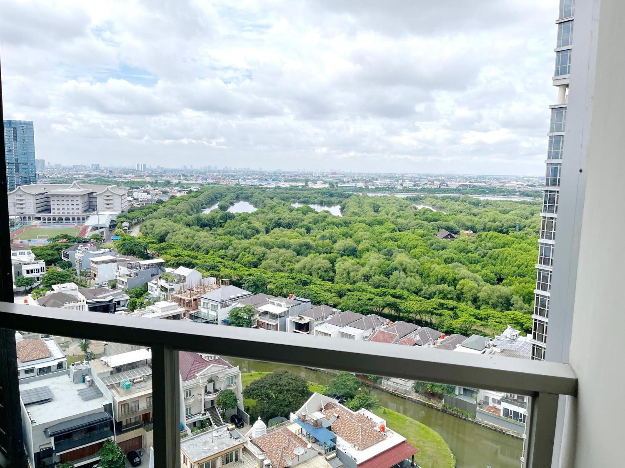 Gold Coast Pik Sea View Apartments By Longesuites Jakarta Exteriör bild