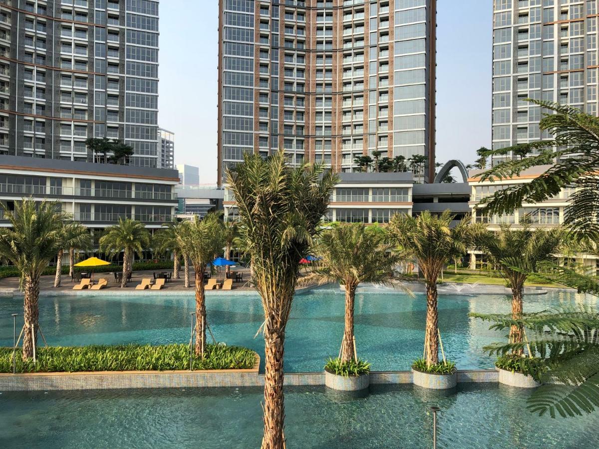 Gold Coast Pik Sea View Apartments By Longesuites Jakarta Exteriör bild