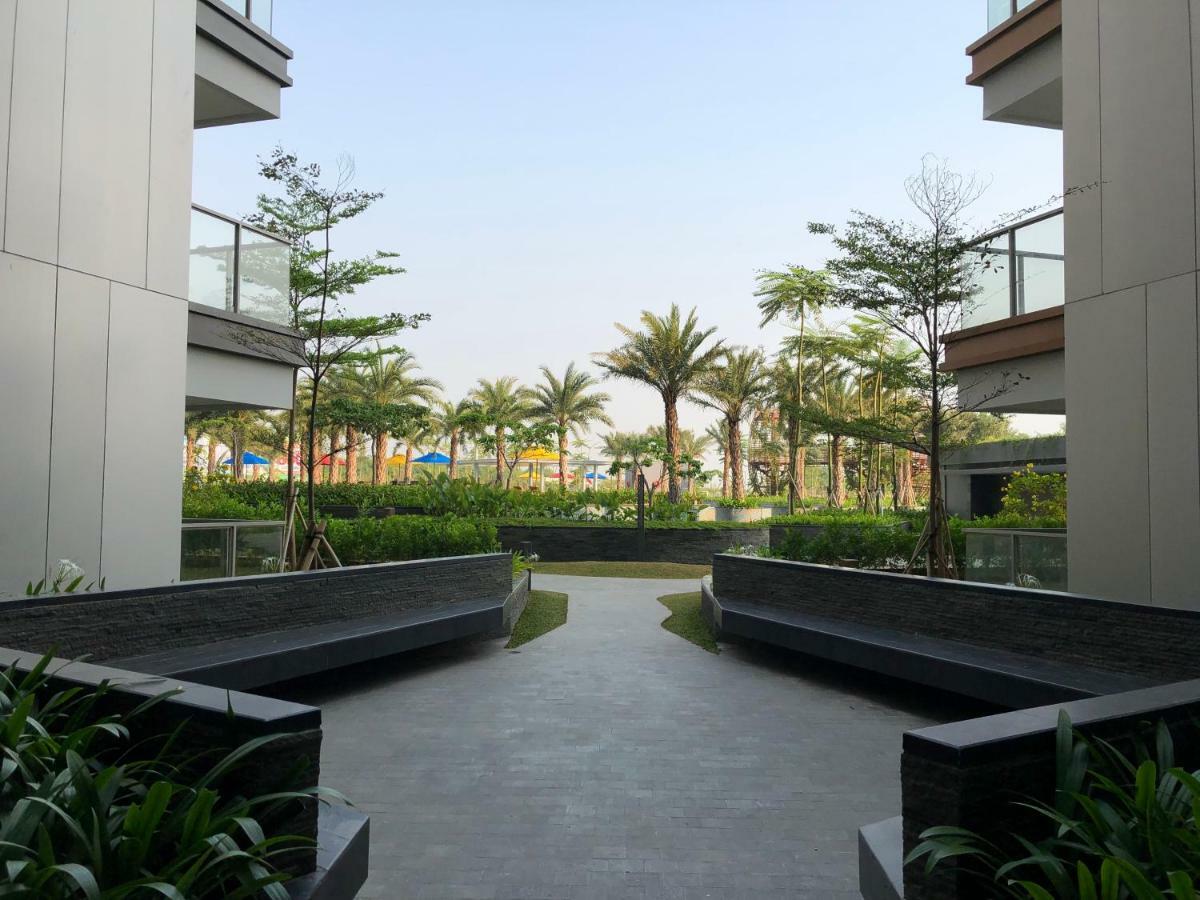 Gold Coast Pik Sea View Apartments By Longesuites Jakarta Exteriör bild