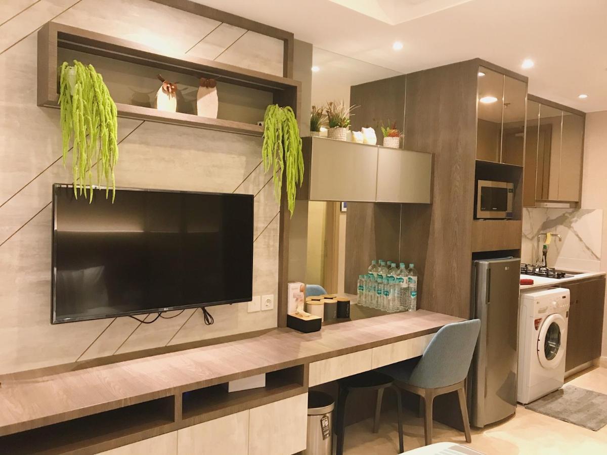 Gold Coast Pik Sea View Apartments By Longesuites Jakarta Exteriör bild