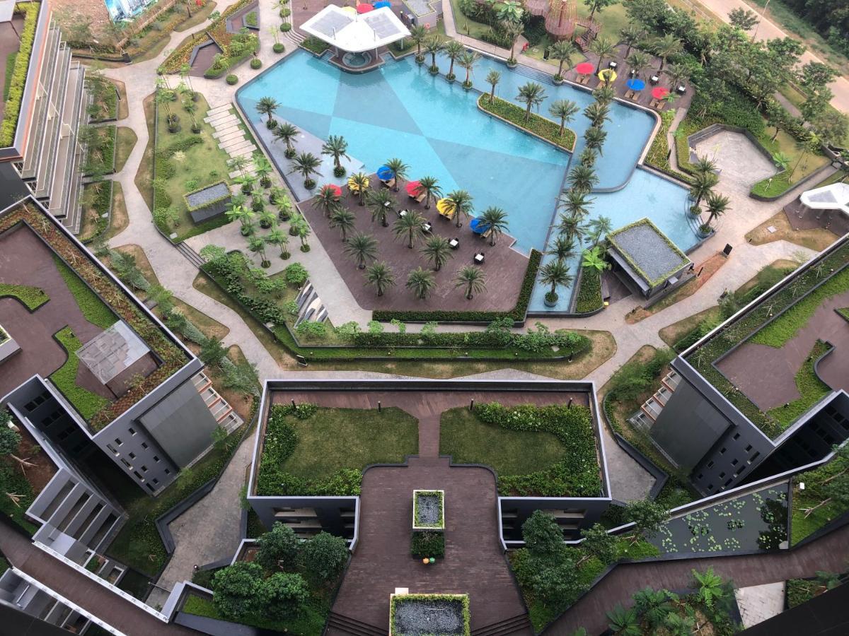 Gold Coast Pik Sea View Apartments By Longesuites Jakarta Exteriör bild