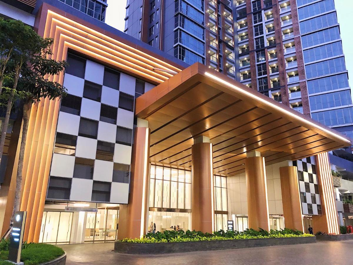 Gold Coast Pik Sea View Apartments By Longesuites Jakarta Exteriör bild