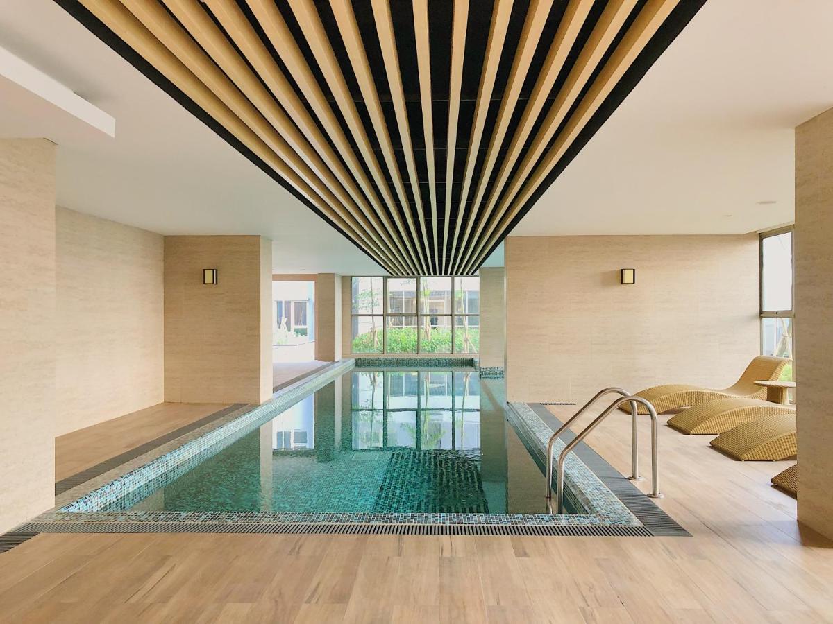 Gold Coast Pik Sea View Apartments By Longesuites Jakarta Exteriör bild