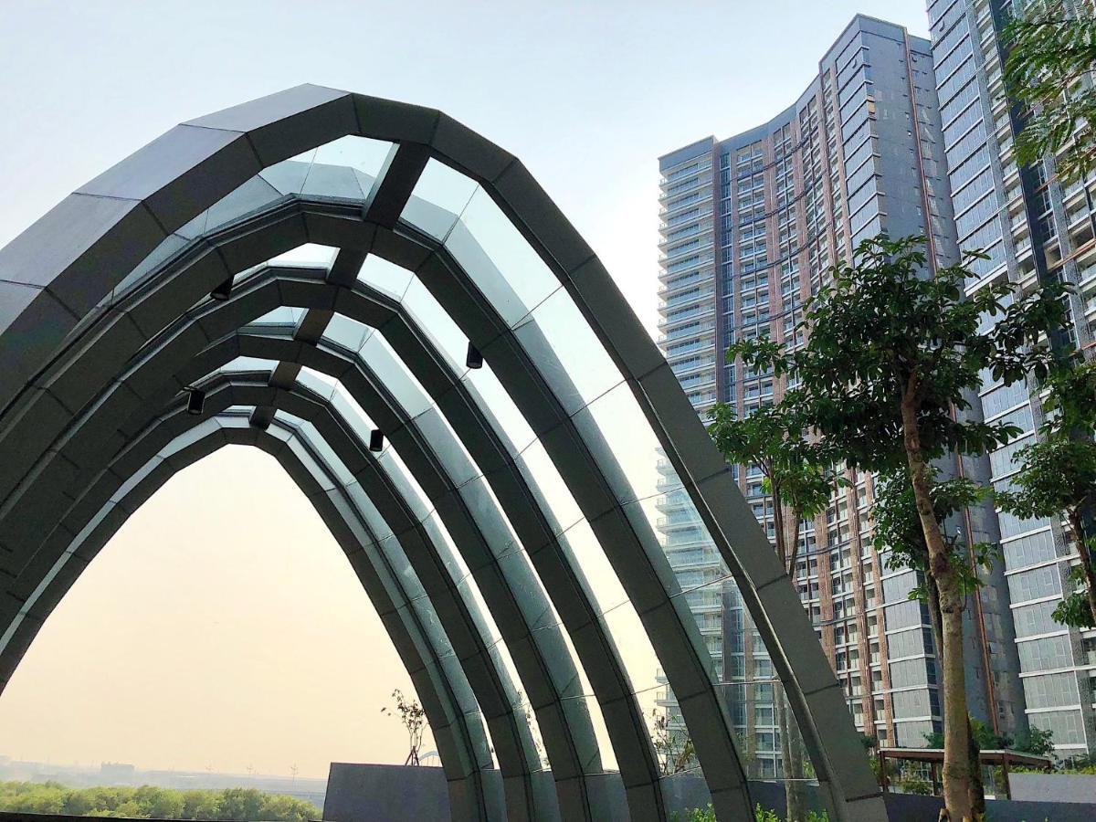 Gold Coast Pik Sea View Apartments By Longesuites Jakarta Exteriör bild
