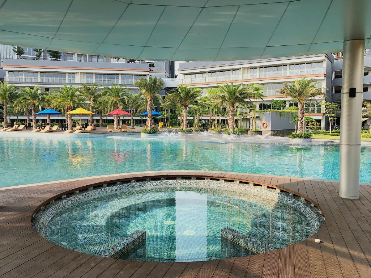 Gold Coast Pik Sea View Apartments By Longesuites Jakarta Exteriör bild
