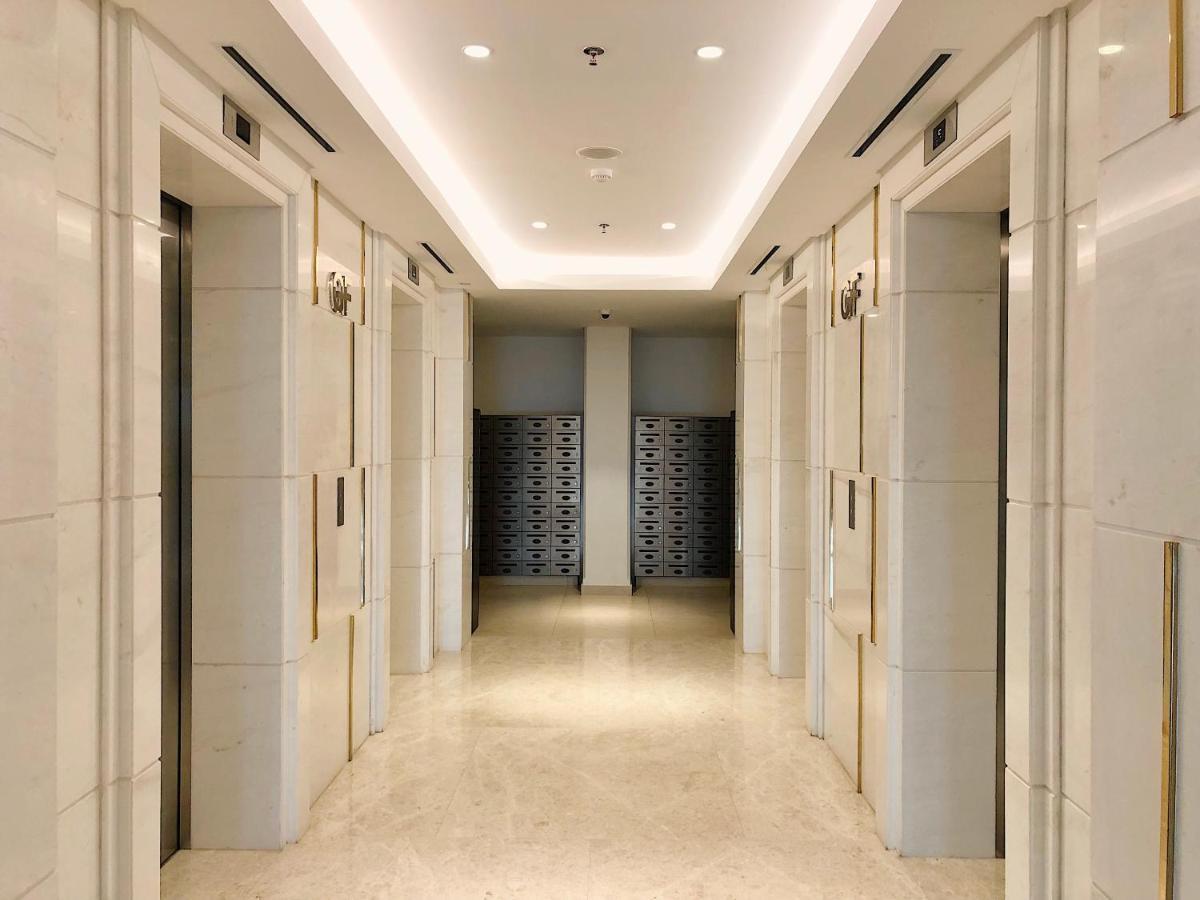 Gold Coast Pik Sea View Apartments By Longesuites Jakarta Exteriör bild
