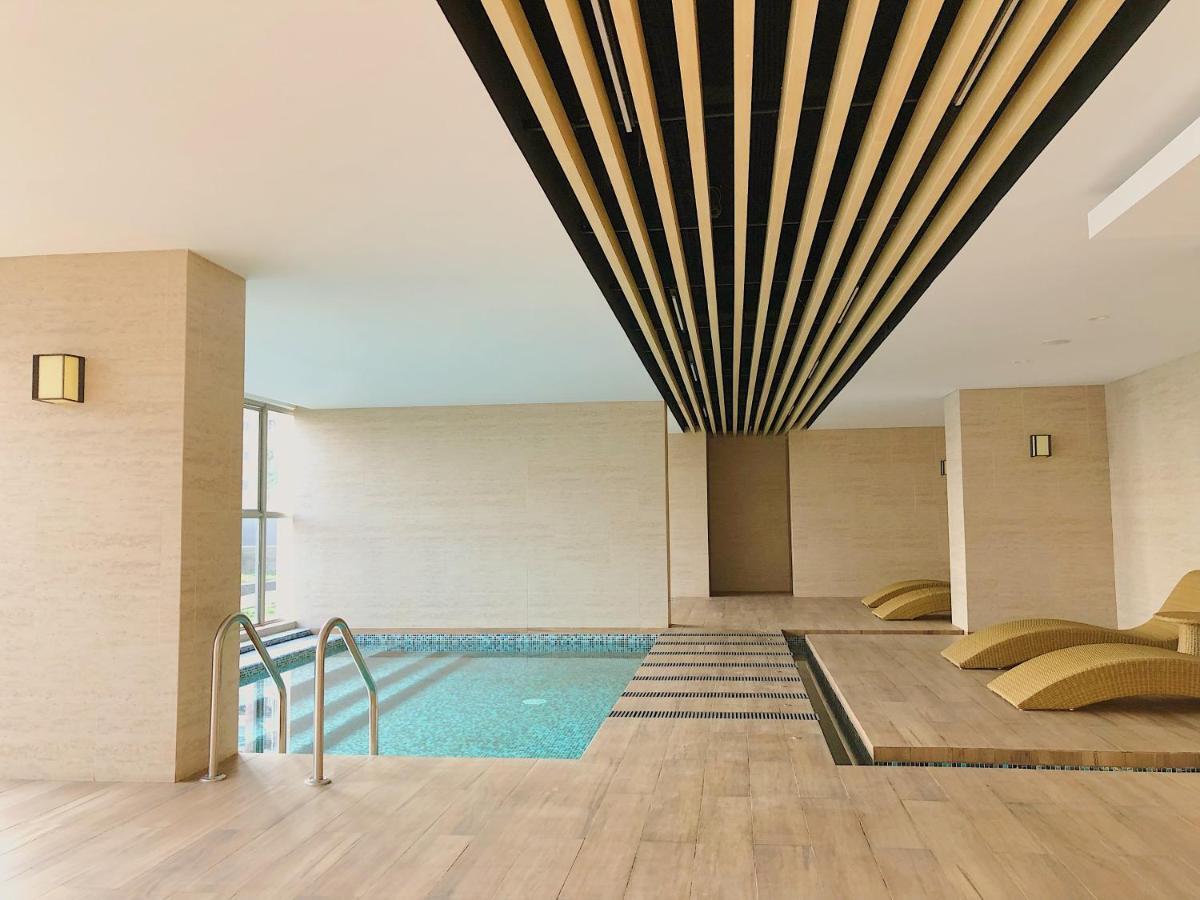 Gold Coast Pik Sea View Apartments By Longesuites Jakarta Exteriör bild