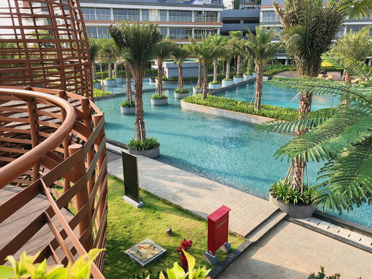 Gold Coast Pik Sea View Apartments By Longesuites Jakarta Exteriör bild