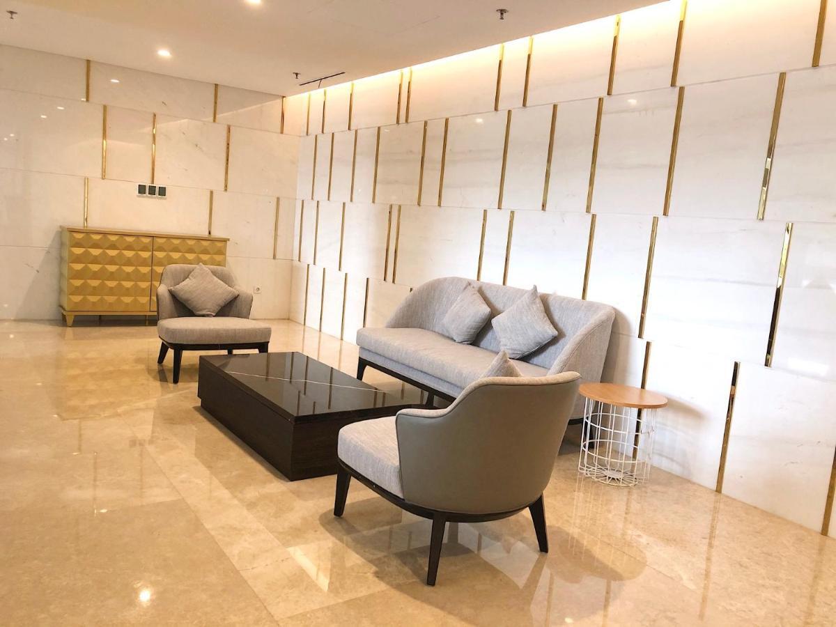 Gold Coast Pik Sea View Apartments By Longesuites Jakarta Exteriör bild